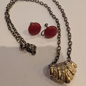 Gold-Tone Shell Pendant Necklace with Red Accent Earrings